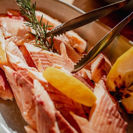 Hotel Marina Club Olsztyn  Exterior foto A carving knife in use